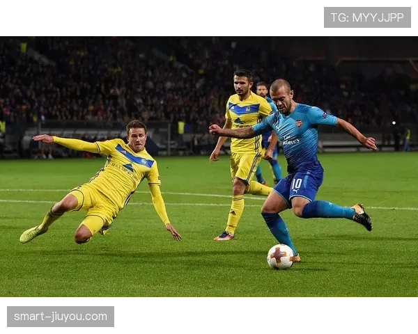 反弹球获利是否算越位？规则如何界定“有意触球”与“折射”