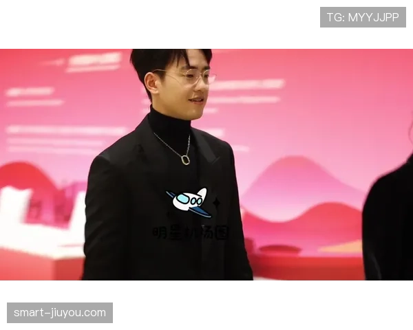 刷到王昶机场照，行李箱比我家客厅还阔气，我冷静不了