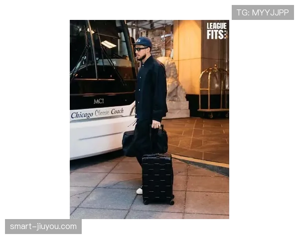 德文·布克私底下竟然穿得比街头潮人还酷，这反差也太顶了吧！