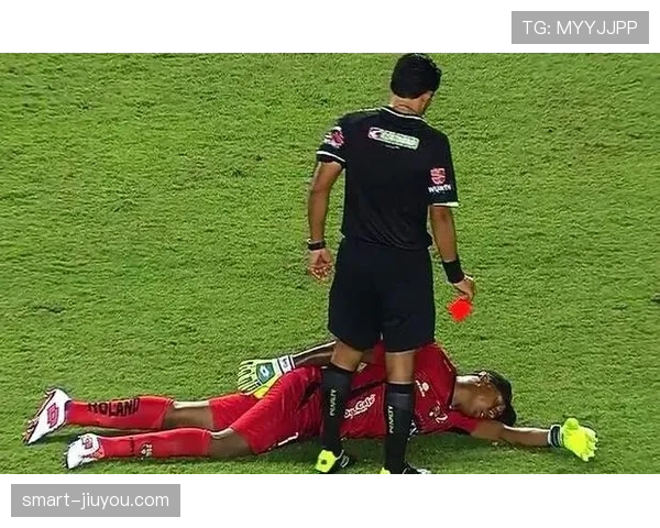 室内足球规则中哪些情况会被判罚犯规？