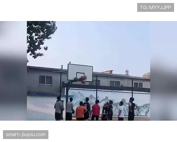 篮球比赛中卡篮筐算违例吗？球卡在篮筐上怎么处理